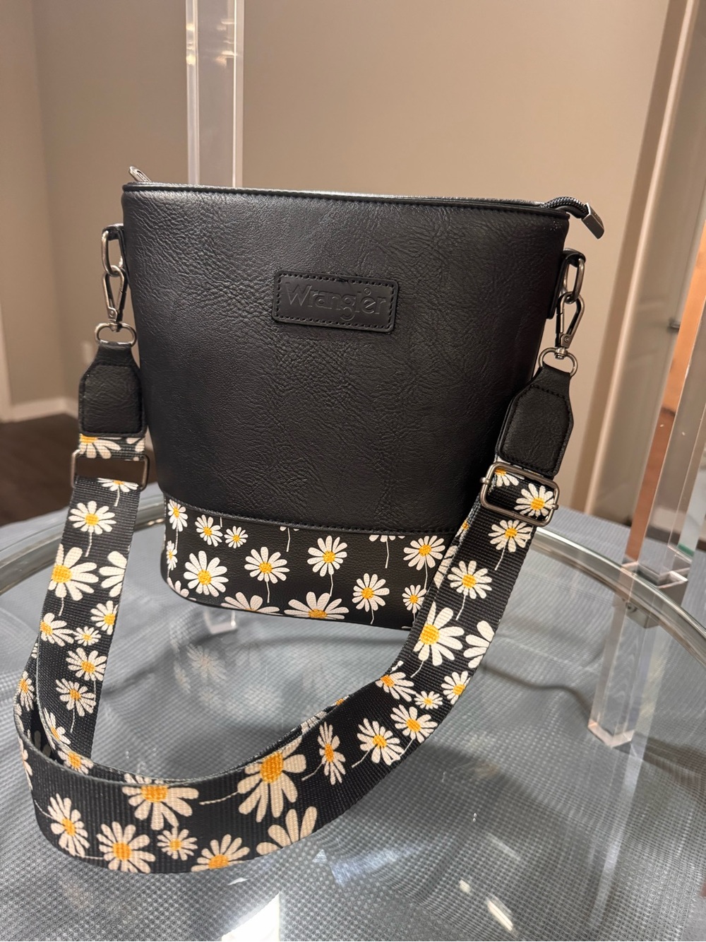 Wrangler Black Crossbody with Daisy Strap - Picture 8 of 16